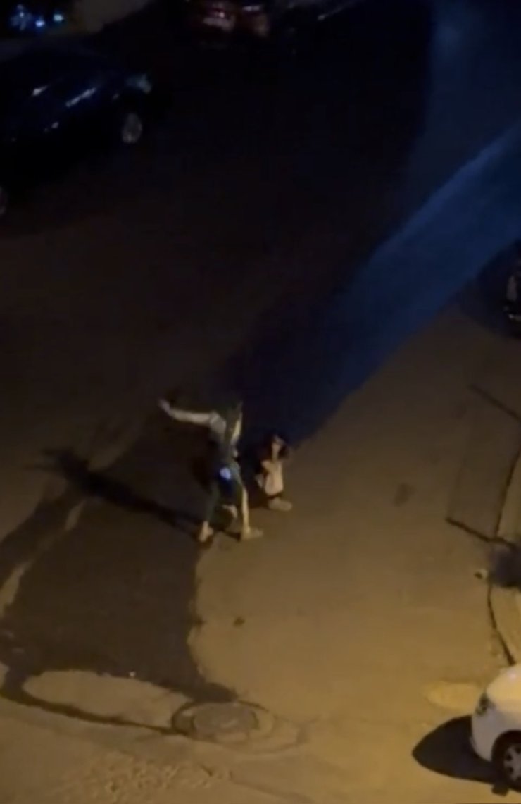 Ümraniye'de Tartıştığı Kadını Sokak Ortasında Darbetti