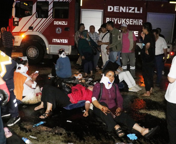 Yolcu Otobüsünün Çarptığı Hafif Ticari Araç Karşı Şeride Geçip Minibüsle Çarpıştı; 3 Ölü, Çok Sayıda Yaralı (2)