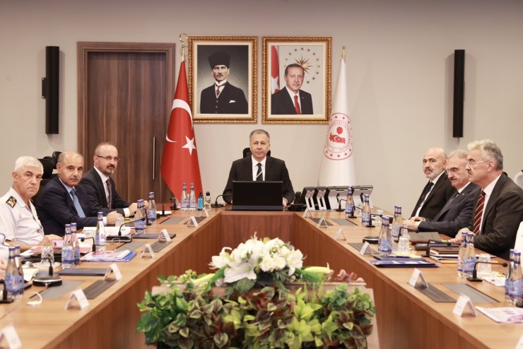 Bakan Yerlikaya: Okul Çevrelerinde Güvenlik Önlemleri Büyük Bir Hassasiyetle Uygulanacak