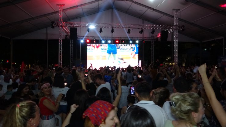 Filenin Sultanları'nın Avrupa Şampiyonluğu, Antalya'da Coşkuyla Kutlandı