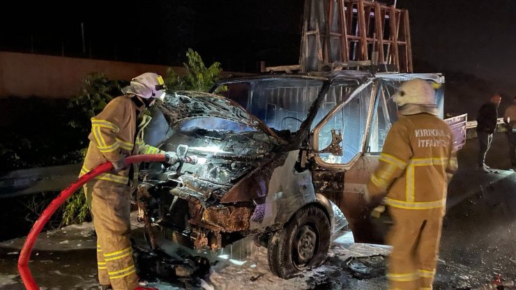 Kırıkkale'de Hareket Halindeki Cam Yüklü Kamyonet Yandı