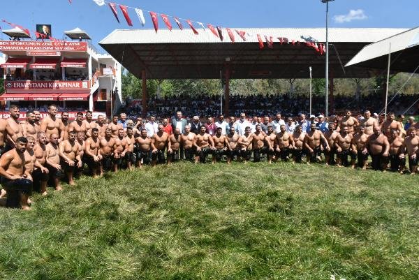 Türkiye'nin Başpehlivanlarından Federasyona Ortak Tepki: Radikal Değişiklikler Üzdü