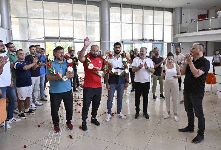 İlk Şampiyon Orhan Okulu'ya Coşkulu Kutlama