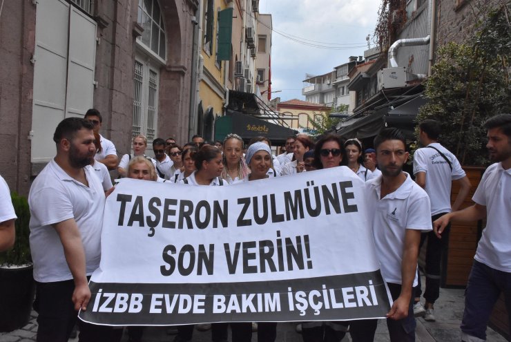 İzmir'de Belediye Önünde İşçilerden 'Kadro' Eylemi