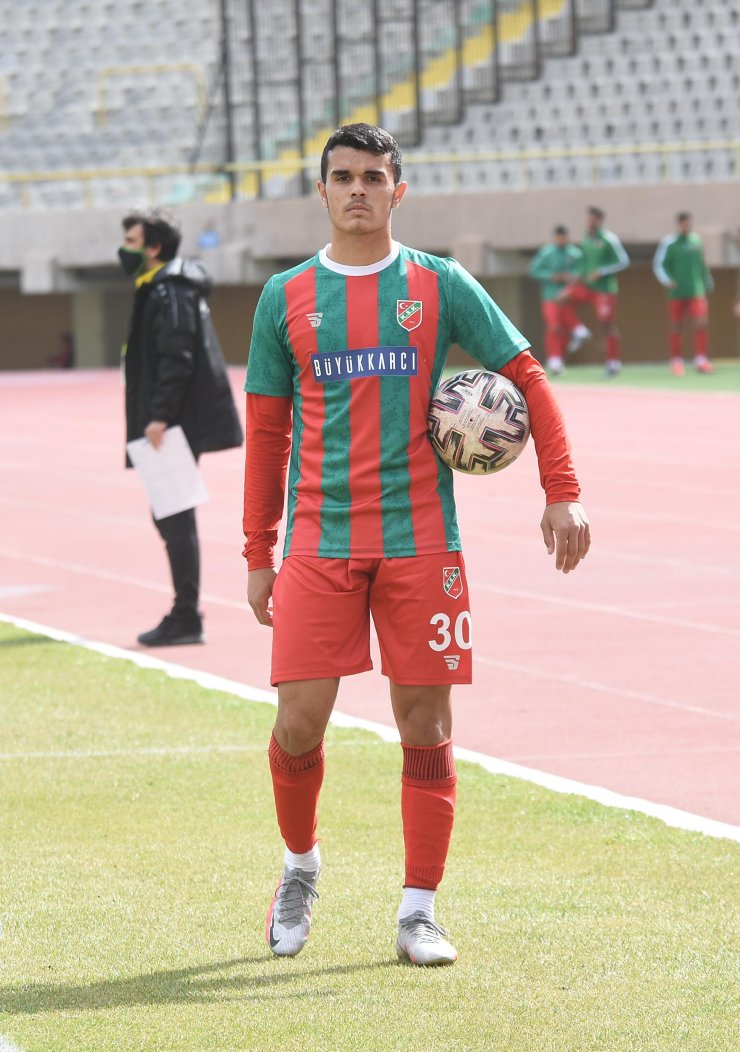 Karşıyaka'da Gençlerin Gözü Formada