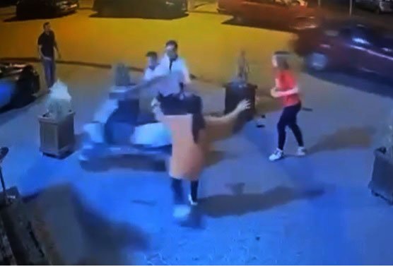 Motosikletini İterek Götürürken Yanlışlıkla Gazı Açtı; O Anlar Kamerada