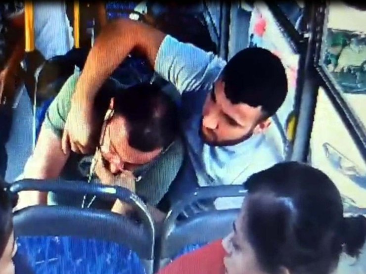 Otobüs Şoförü, Kalp Krizi Geçiren Yolcuyu Hastaneye Yetiştirdi