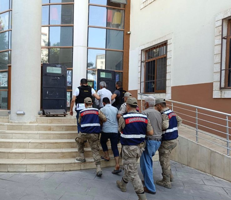 Sıva Ustası Cinayetinde Kardeşi, Dayısı Ve Kuzeni Tutuklandı