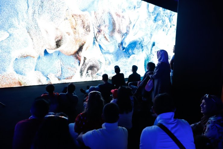 Teknofest'te Refik Anadol'un 'Makine Hatıraları: Uzay' Sergisine Yoğun İlgi