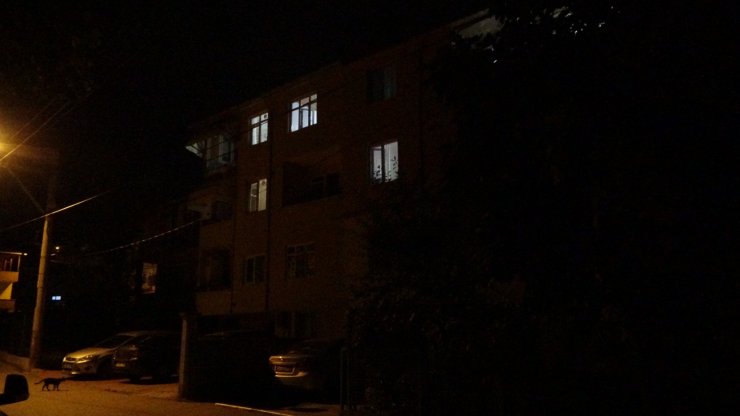 3'üncü Kattan Düşen Çocuk Yaralandı