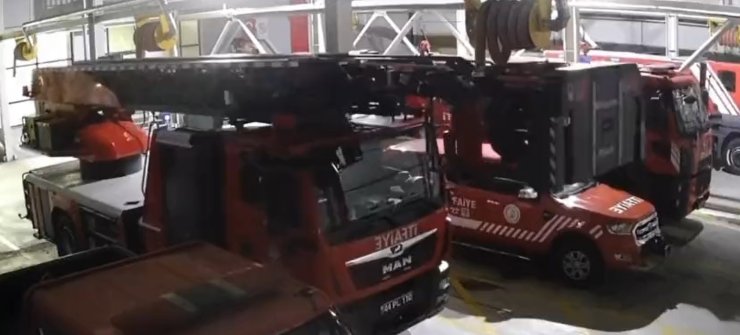 7.6'lık Depremde 16 Tonluk İtfaiye Aracının Sallanması Kamerada