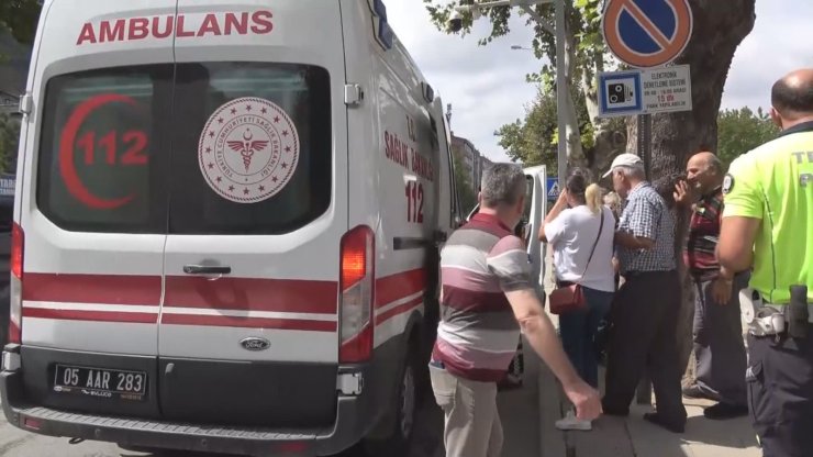 Amasya'da Yayaya Yol Verdi, 3 Otomobil Birbirine Çarptı; 5 Yaralının Olduğu Kaza Kamerada