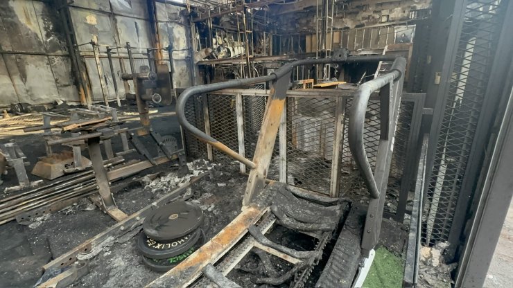 Ataşehir'de Yanan Spor Salonu İşletmecilerinden Gökçil: Yangın Dışarıdan Bizim Salona Sıçradı