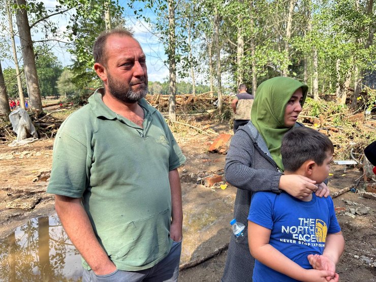 Çiftliğini Basan Selden Kaçarken 1 Kişiyi Kurtardı, 2 Kişinin Kurtarılmasını Sağladı