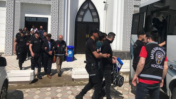 Cinayet Duruşmasında Taraflar Birbirinin Üzerine Yürüdü, Salon Boşaltıldı