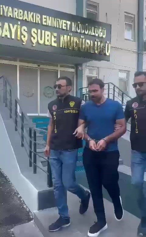 Düğünden Çıkıp, Uzun Namlulu Silah Ve Tabancayla Havaya Ateş Ettiler (2)