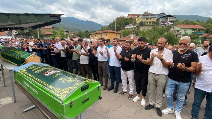 Eşinin Öldürdüğü Özlem Ve Annesi Toprağa Verildi