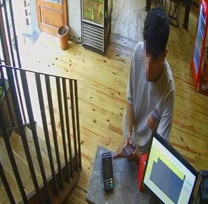 Gittiği Kafede Arama Bahanesi İle İş Yeri Sahibinin Telefonu Alıp, Hesabına 40 Bin Tl Gönderdi