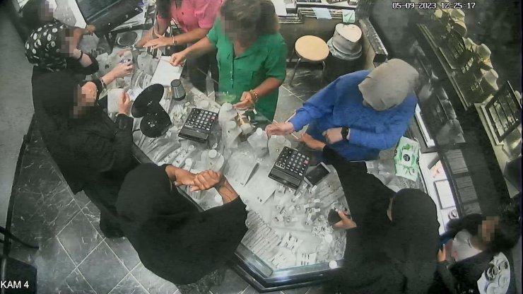 Kuyumcu Hırsızları Yakalandı; Olay Anı Kamerada