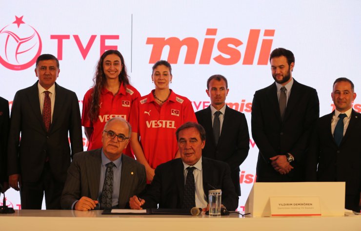 Misli'den Voleybola Dev Destek (Fotoğraflar)
