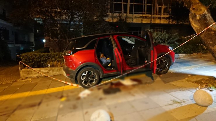 Otomobilini Durdurduğu Ortağını Eşinin Yanında Tabancayla Öldürdü