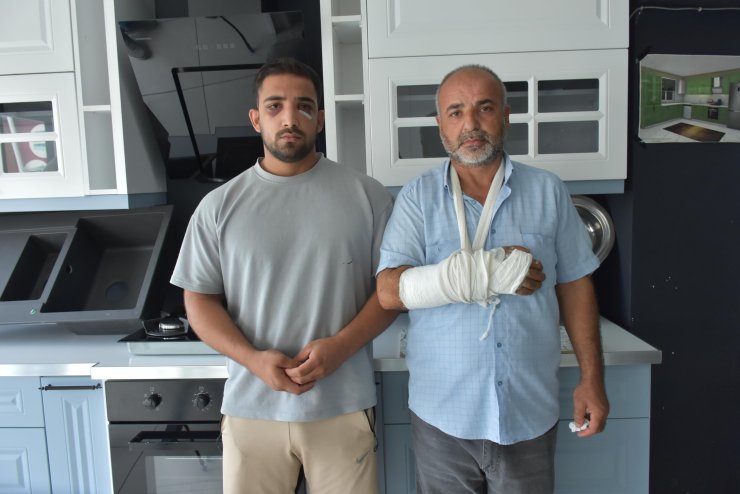 Trafikte Sopa, Muşta Ve Bıçaklı Kavga Kamerada; 3 Yaralı