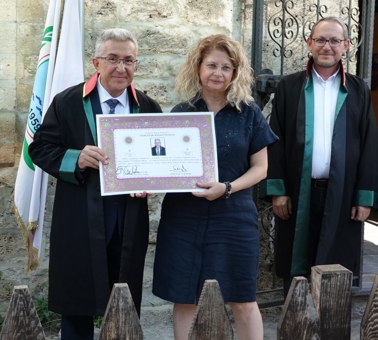 40 Yıl Önce Bıraktığı Fakülteyi Bitirip, 63 Yaşında Avukat Oldu