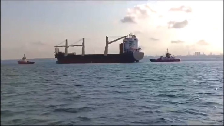 Arızalanan Kargo Gemisi Ahırkapı'ya Demirletildi