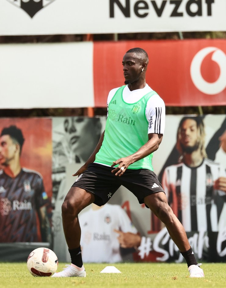 Beşiktaş'ta Eric Bailly İlk İdmanına Çıktı