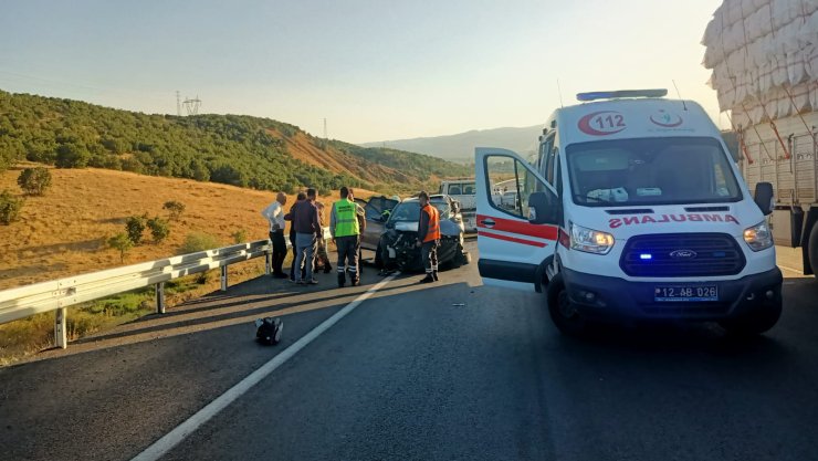 Bingöl'de Otomobiller Kafa Kafaya Çarpıştı: 1 Ölü, 2 Yaralı