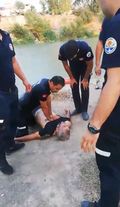 Boğulma Tehlikesi Geçiren Kişi, İtfaiyenin İlk Yardımıyla Kurtarıldı