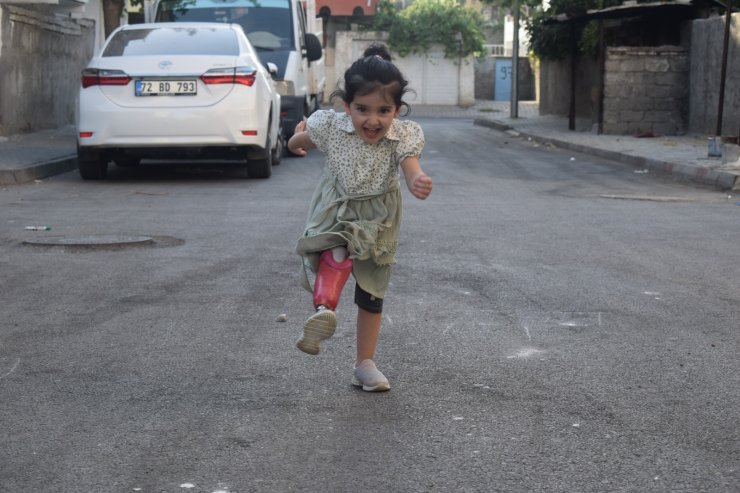 Esnaf Birleşti; Alınan Protez Bacaklarla Arin Ve Ayda Kardeşler Yürümeye Başladı
