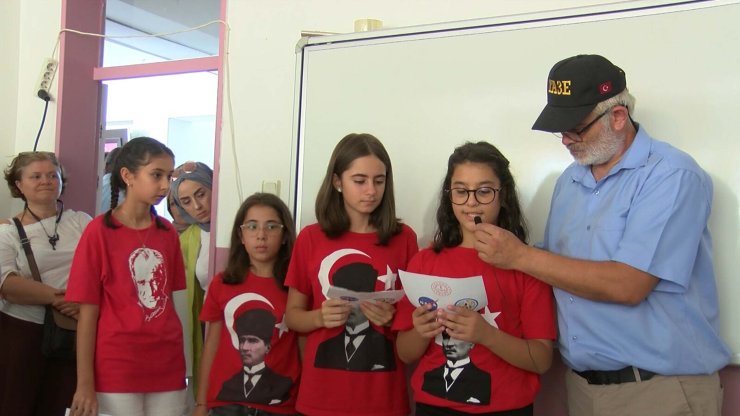 Öğrenciler, Uzaydaki Astronotlarla Bağlantı Kurup, Merak Ettiklerini Sordu