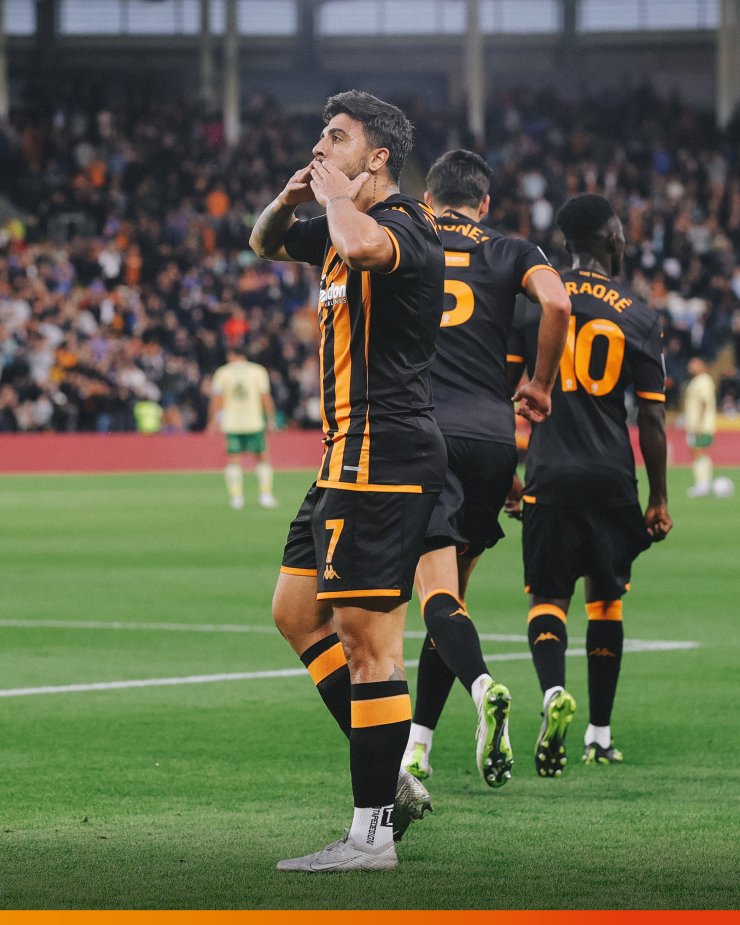 Ozan Tufan, Championship'te Ayın Futbolcusu Ödülüne Aday Gösterildi