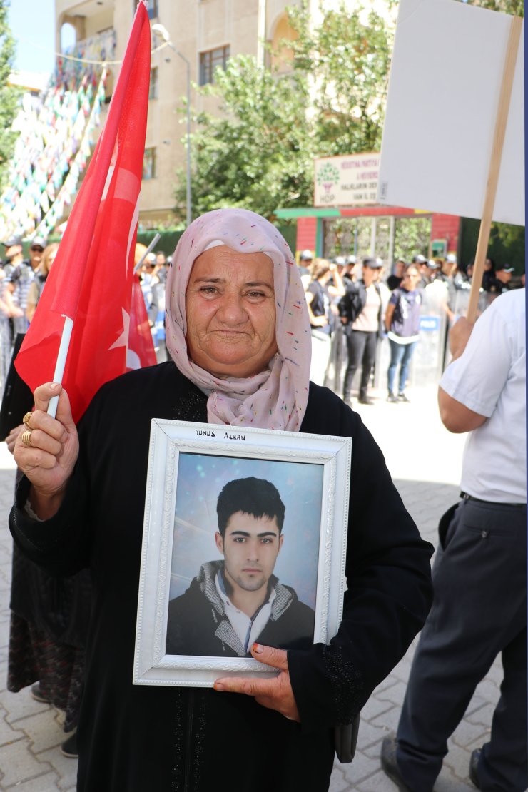 Van'da Evlat Eylemine Katılan Anne: Gözlerim Yolda, Oğlumu İstiyorum