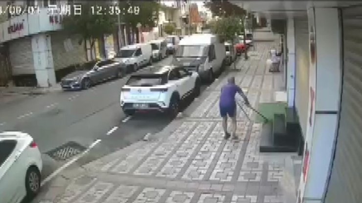 Zeytinburnu'nda El Arabalı Hırsız Merdivenin Korkuluklarını Çaldı