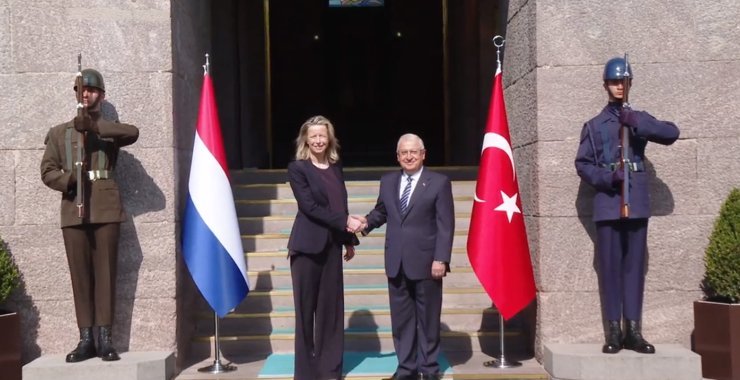 Bakan Güler, Hollandalı Mevkidaşı İle Bir Araya Geldi