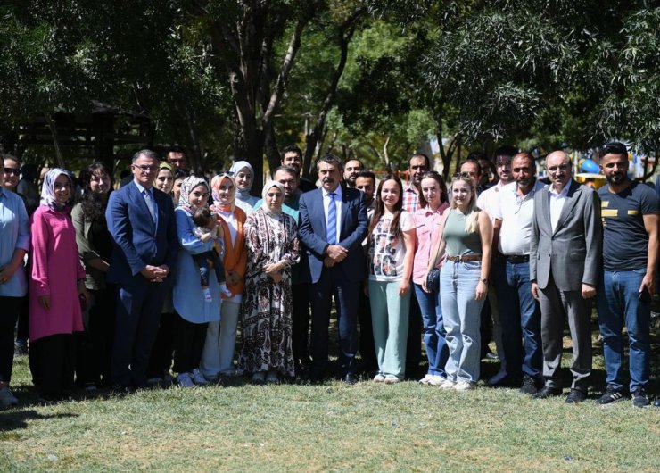 Bakan Tekin: Van'da 2002 Yılına Göre Derslik Ve Öğretmen Sayısı 3'e Katlandı(2)