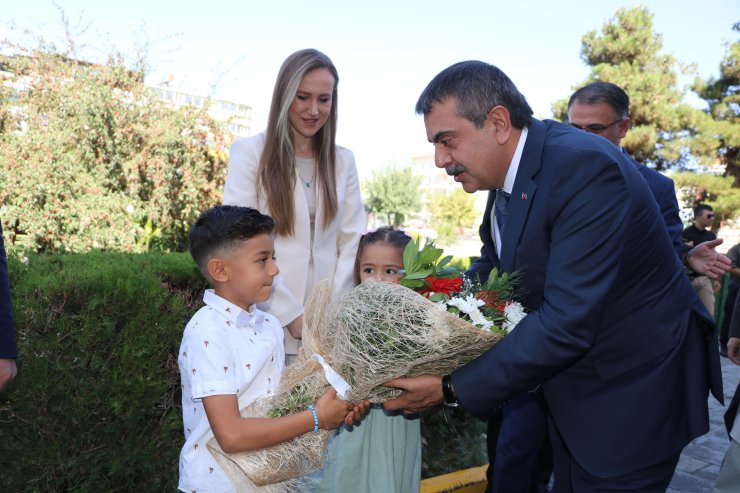 Bakan Tekin: Van'da 2002 Yılına Göre Derslik Ve Öğretmen Sayısı 3'e Katlandı