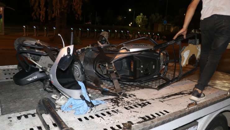 İzmir'de Motokurye İle Otomobil Çarpıştı: 1 Ölü, 1 Yaralı