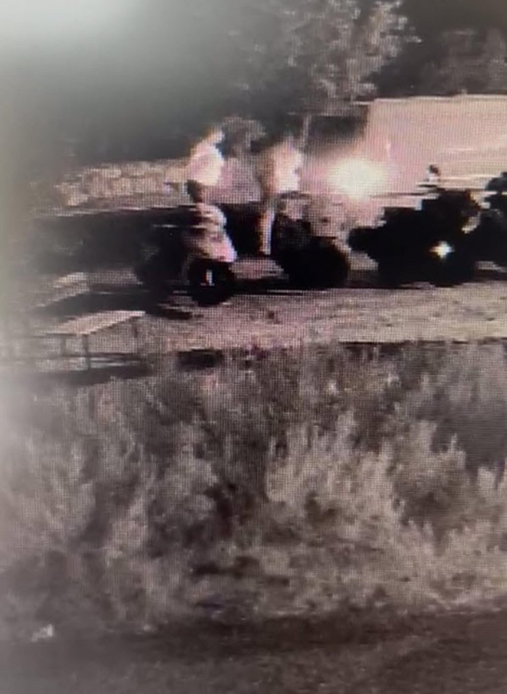 Motosikleti Kamyonete Yükleyip Çaldılar; O Anlar Kamerada