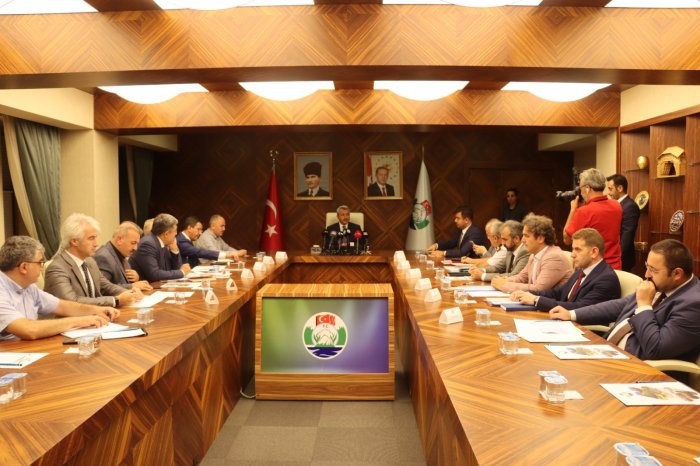 rize-valisi-ihsan-selim-baydas-baskanliginda-2023-2024-egitim-ogretim-donemi-hazirlik-ve-degerlendirme-toplantisi-gerceklestirildi-2.jpg