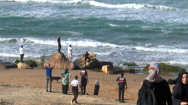 Sarıyer'de Denize Giren Çocuk Dalgalara Kapılarak Kayboldu