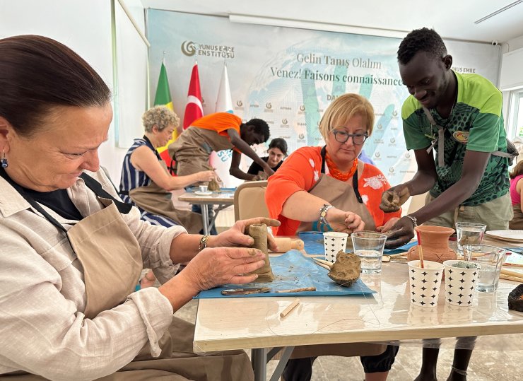 Senegal'de Engelli Ve Down Sendromlu Çocuklara Yönelik Sanat Atölyeleri Yapılıyor