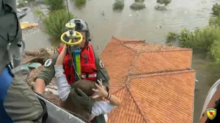 Yunanistan’daki Sel Felaketinde Kurtarma Çalışmaları