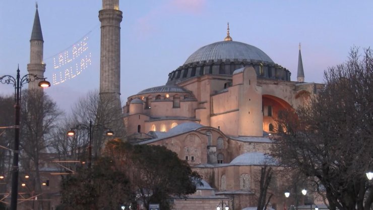 Ayasofya Camii'nde Restorasyon: İbadet Ve Ziyarete Açık Olacak