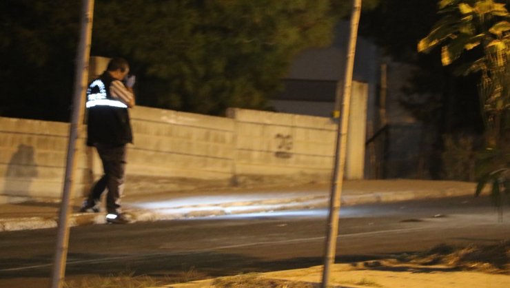 Rastgele Çevreye Ateş Açtı, Müdahaleye Gelen Mahalle Bekçisini Vurdu