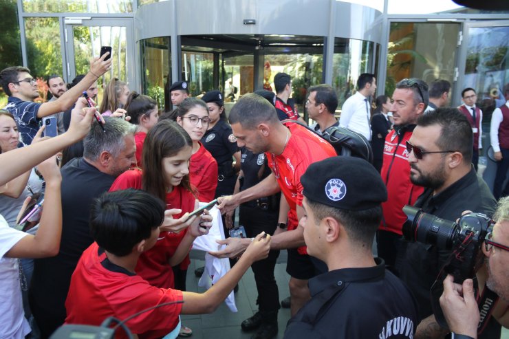 A Milli Futbol Takımı, Hollanda’ya Gitti