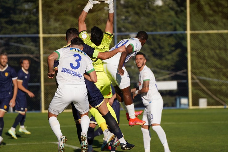 caykur-rizespor-ankaragucu-ile-oynadigi-hazirlik-macini-1-0-kaybetti-23.jpg
