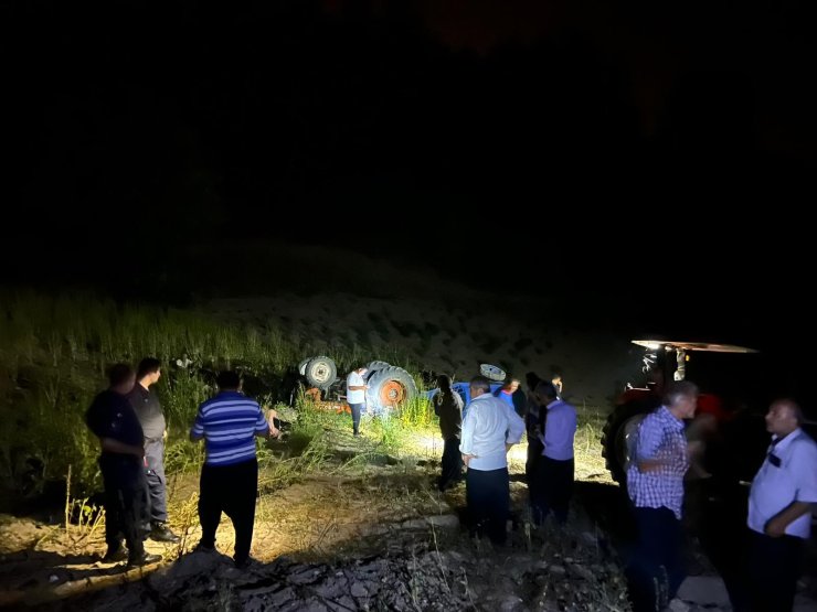 Devrilen Traktörün Sürücüsü Hayatını Kaybetti